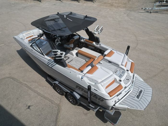 2019 Malibu M235 Photo 9 of 40