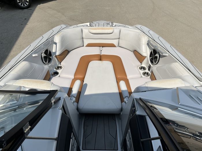 2019 Malibu M235 Photo 17 of 40