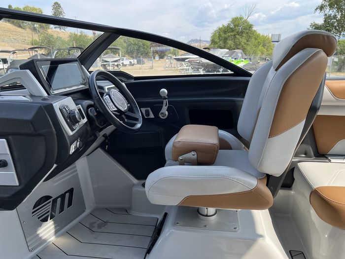 2019 Malibu M235 Photo 25 of 40