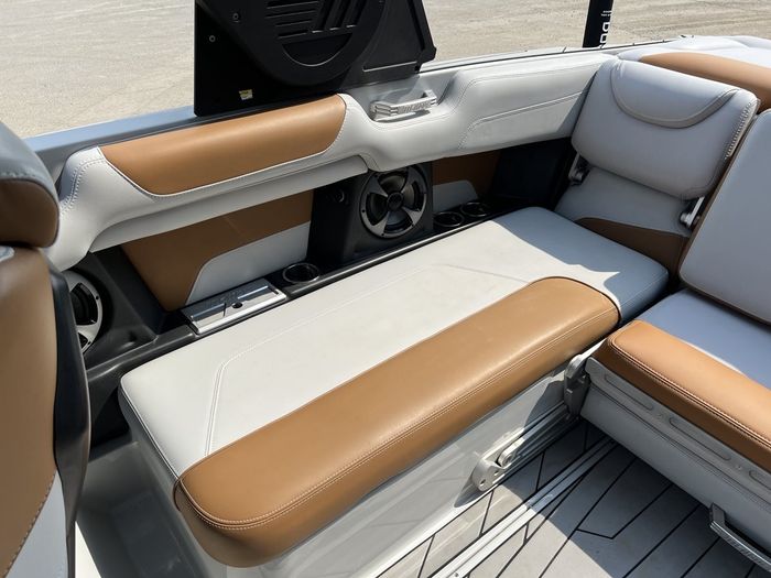 2019 Malibu M235 Photo 33 of 40