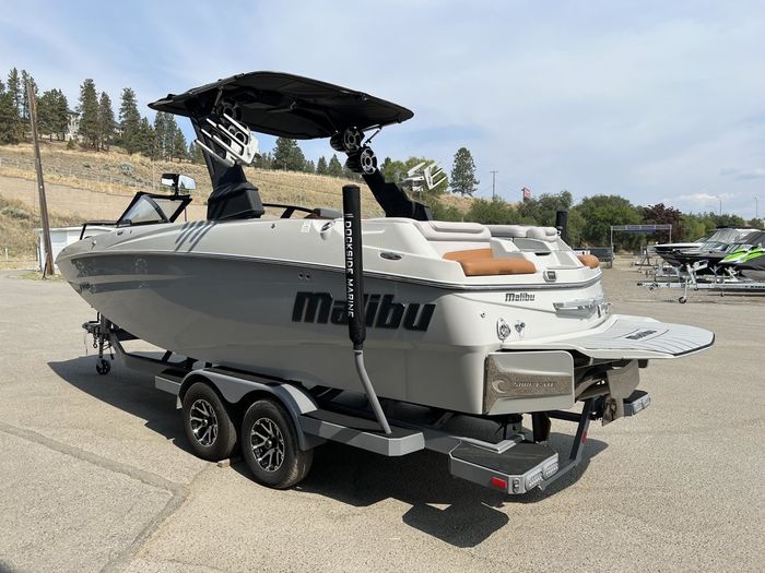 2019 Malibu M235 Photo 10 of 40
