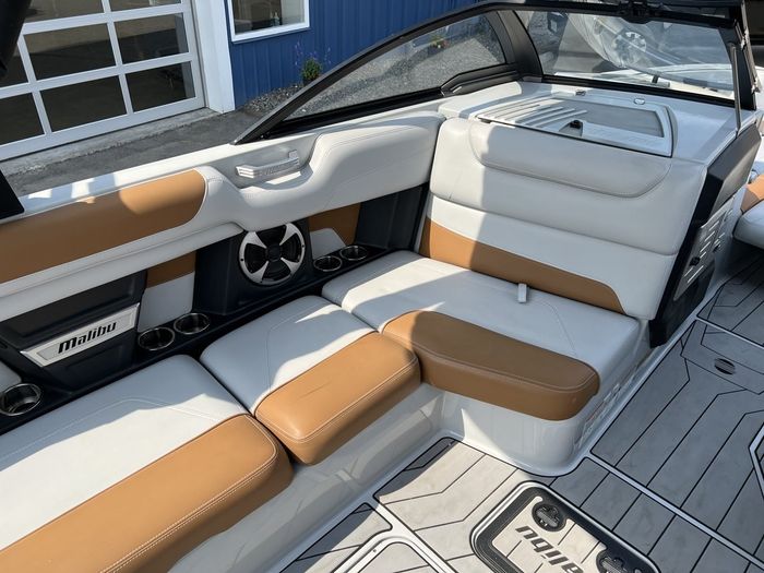2019 Malibu M235 Photo 26 of 40