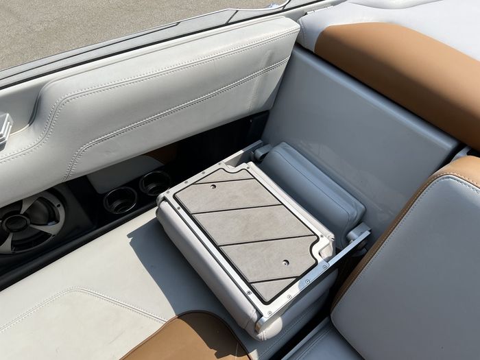 2019 Malibu M235 Photo 34 of 40
