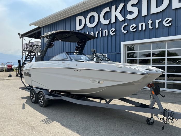 2019 Malibu M235 Photo 3 of 40