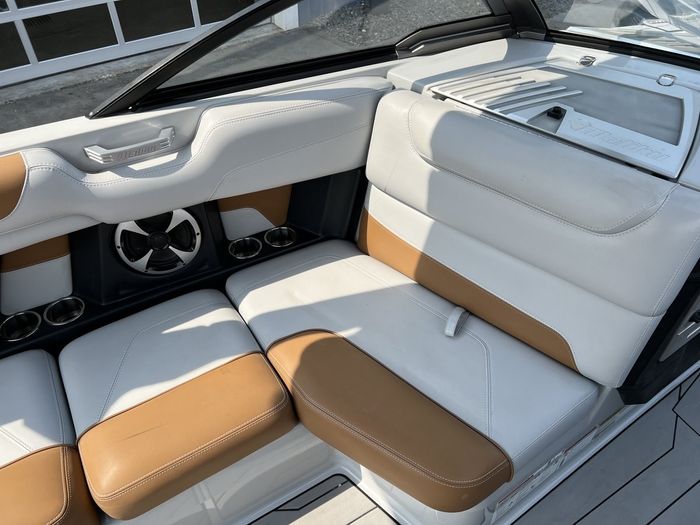 2019 Malibu M235 Photo 27 of 40