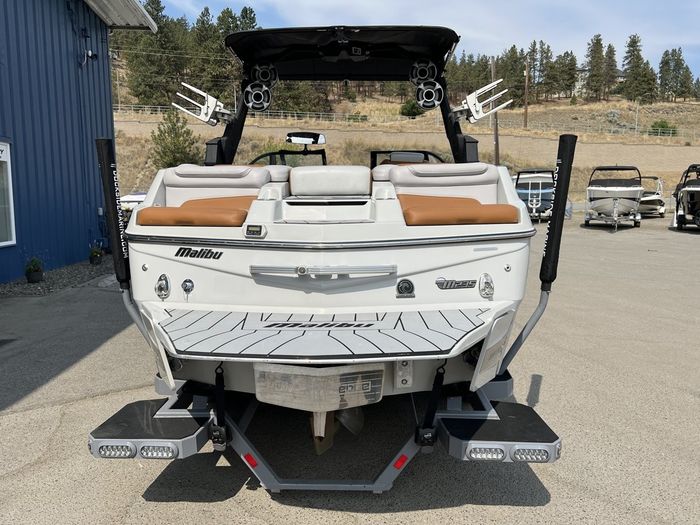 2019 Malibu M235 Photo 11 of 40