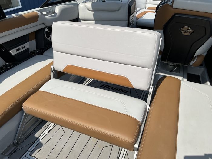2019 Malibu M235 Photo 35 of 40