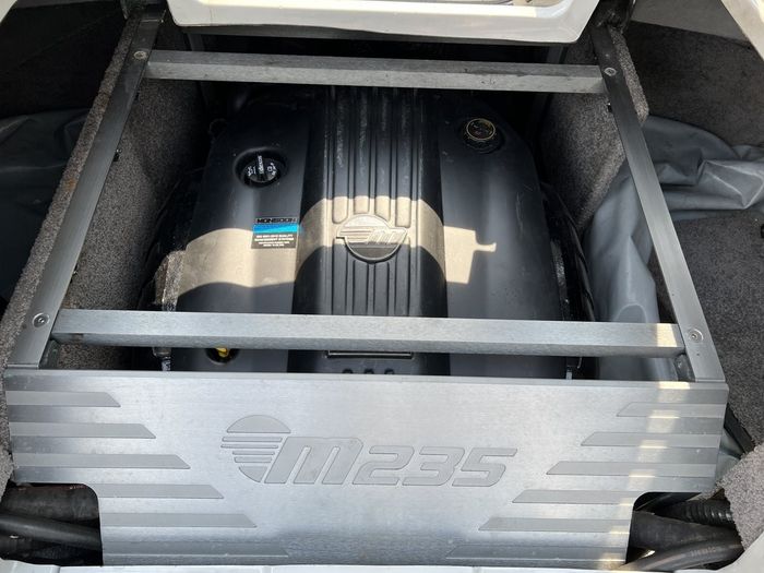 2019 Malibu M235 Photo 36 of 40