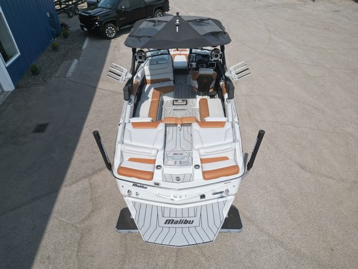2019 Malibu M235 Photo 12 of 40