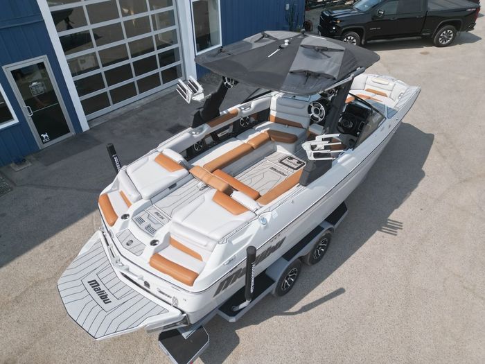 2019 Malibu M235 Photo 13 of 40
