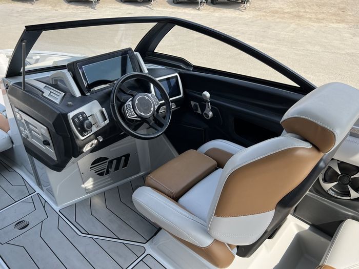 2019 Malibu M235 Photo 22 of 40