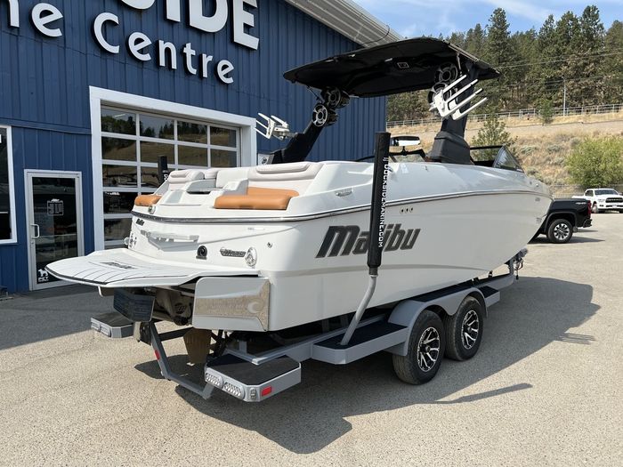 2019 Malibu M235 Photo 14 of 40