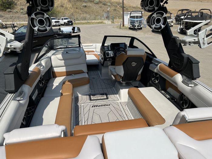2019 Malibu M235 Photo 39 of 40
