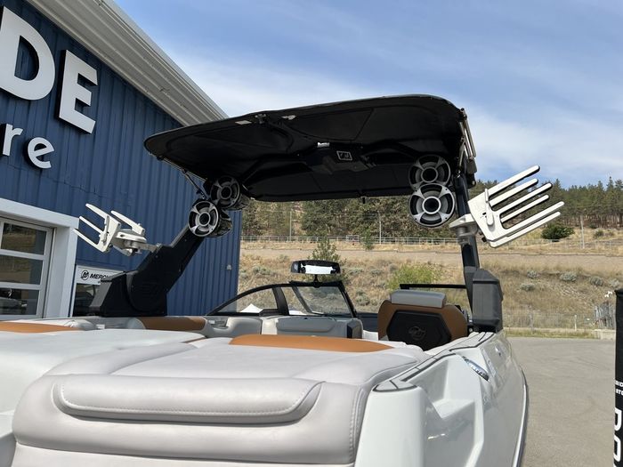 2019 Malibu M235 Photo 15 of 40