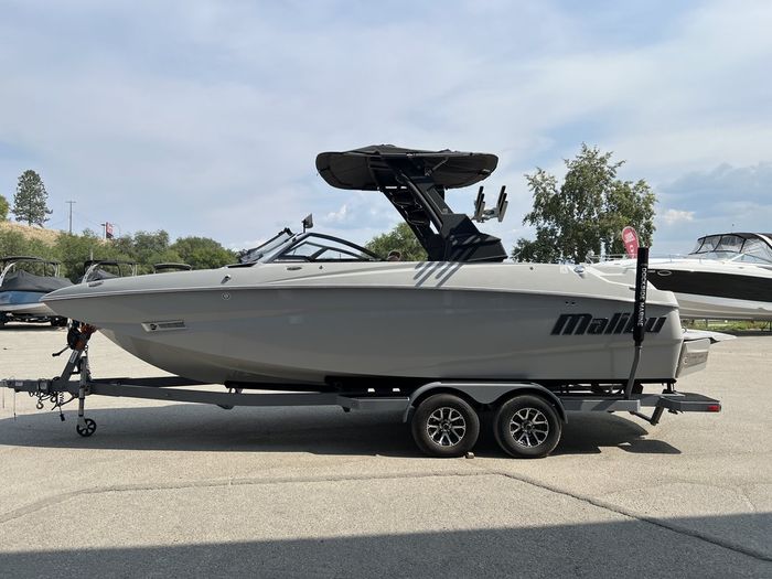 2019 Malibu M235 Photo 8 of 40