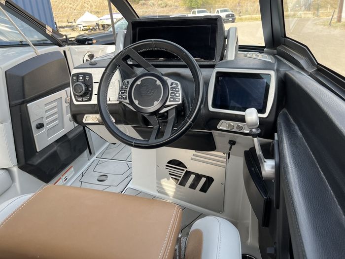 2019 Malibu M235 Photo 24 of 40