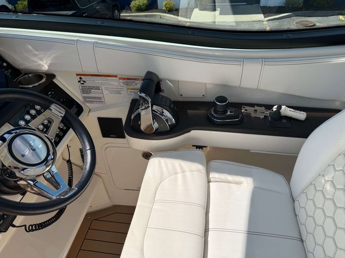 2019 Sea Ray DA320 Photo 16 sur 19