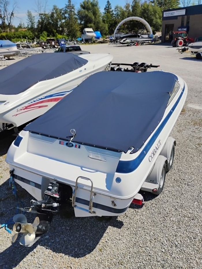 1998 Cobalt 220/BR Photo 2 of 11
