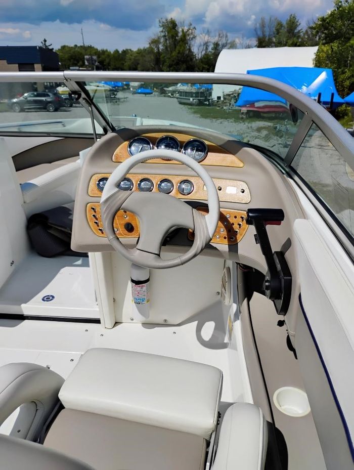 1998 Cobalt 220/BR Photo 10 of 11