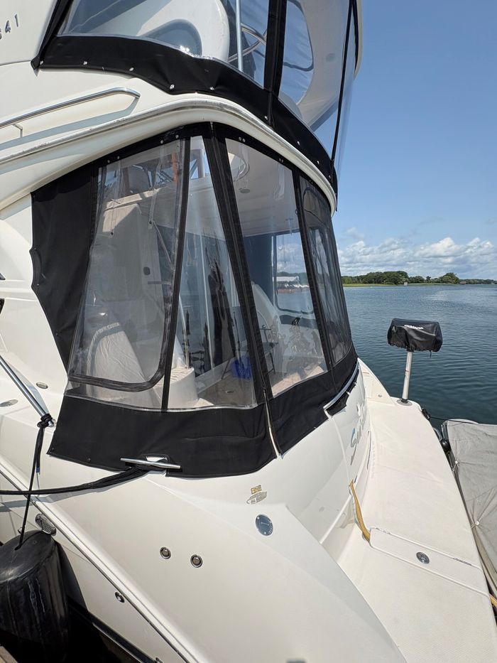 2009 Meridian 341 SB Photo 9 of 40