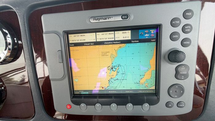 2009 Meridian 341 SB Photo 18 of 40