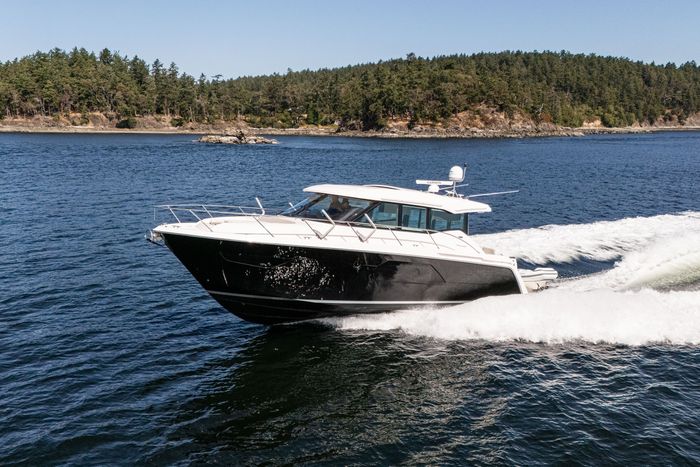 2019 Tiara C49 Photo 2 of 107