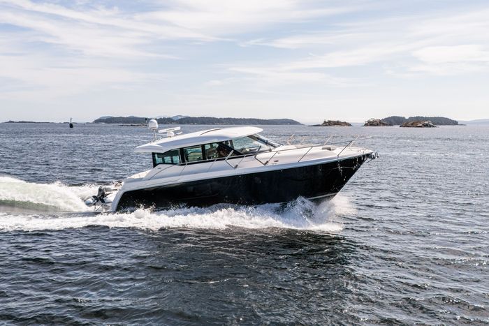 2019 Tiara C49 Photo 4 of 107