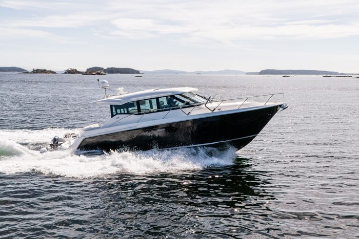 2019 Tiara C49 Photo 5 of 107