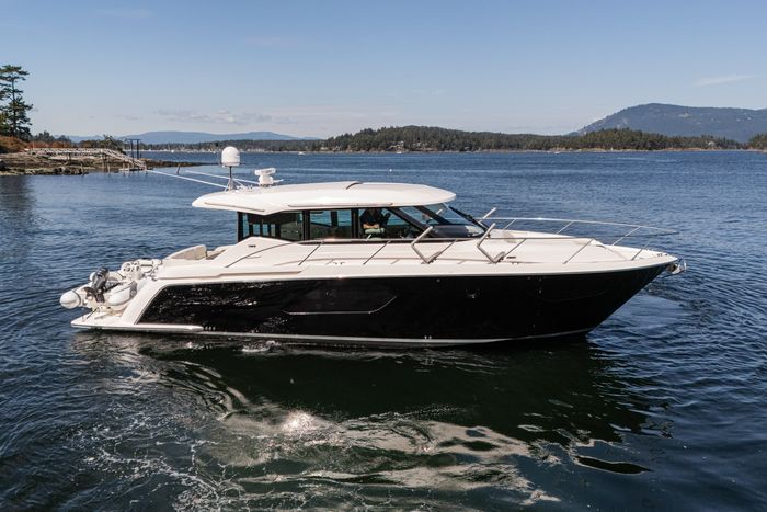 2019 Tiara C49 Photo 9 of 107