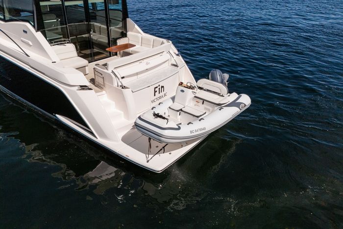 2019 Tiara C49 Photo 13 of 107