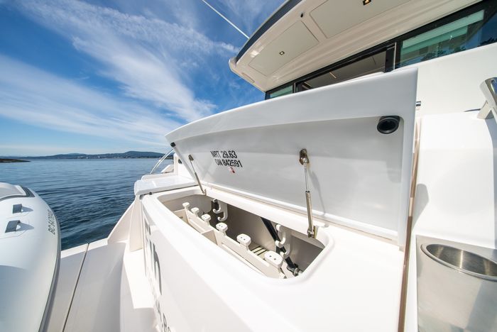 2019 Tiara C49 Photo 20 of 107