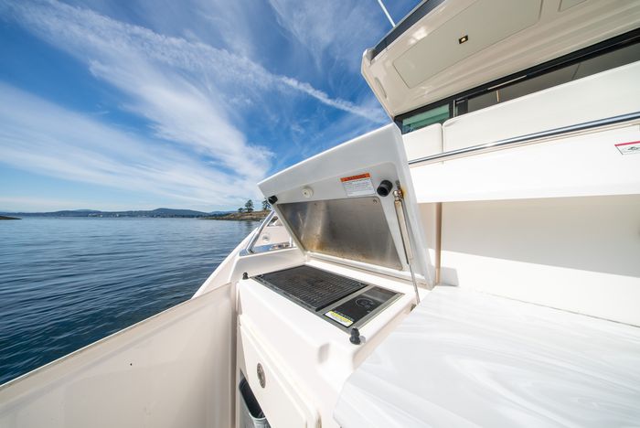 2019 Tiara C49 Photo 21 of 107