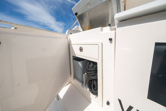 2019 Tiara C49 Photo 22 of 107