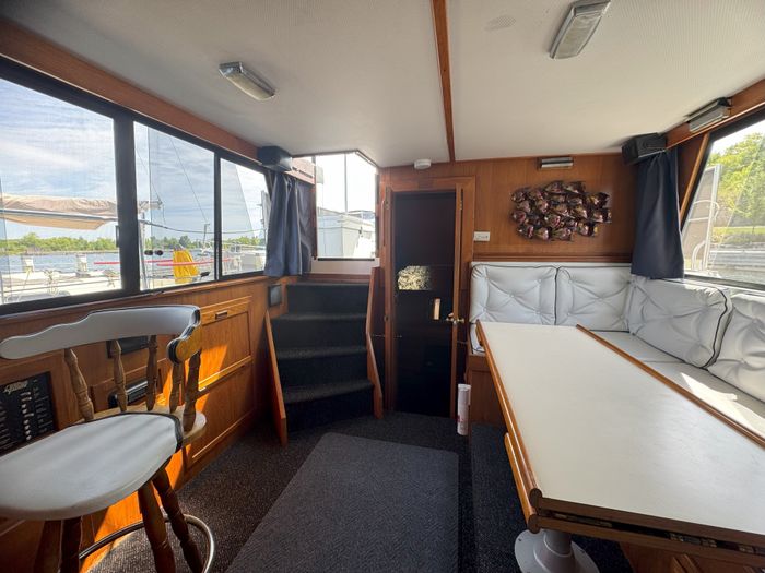 1988 Cooper Yacht Prowler 10M Sundeck Photo 9 of 20