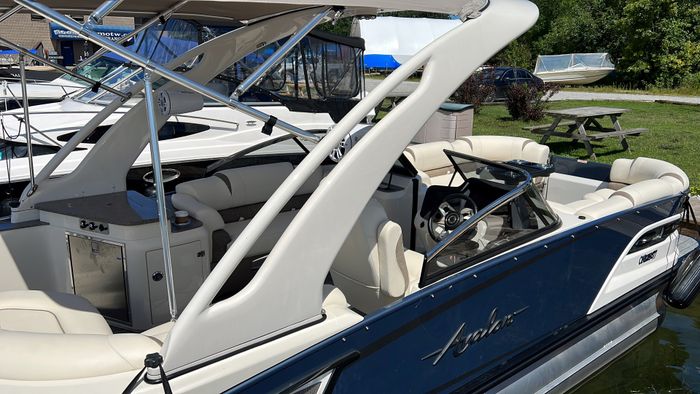 2022 Avalon Excalibur Elite Windshield Photo 3 of 7