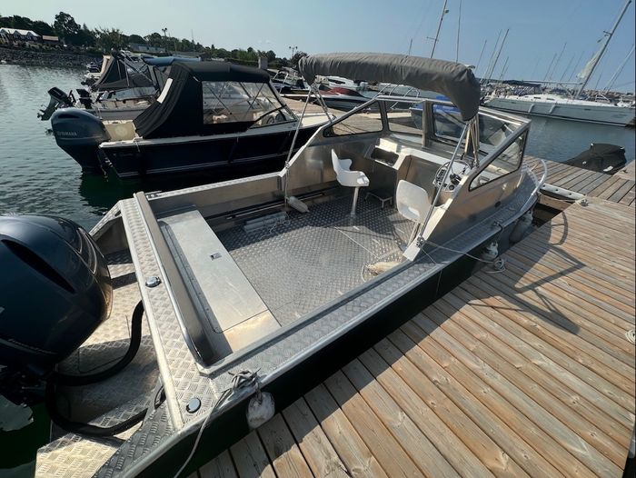 2021 Stanley 24 Raised Deck Photo 4 of 6