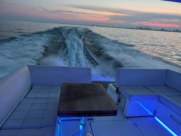2017 Cruisers Yachts 390 express coupe Photo 19 of 23