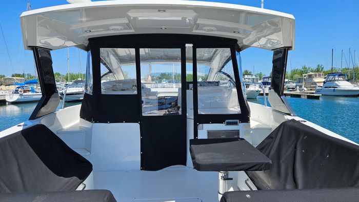2017 Cruisers Yachts 390 express coupe Photo 21 of 23