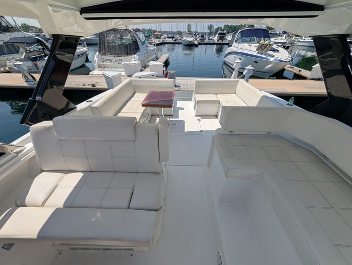 2017 Cruisers Yachts 390 express coupe Photo 22 of 23