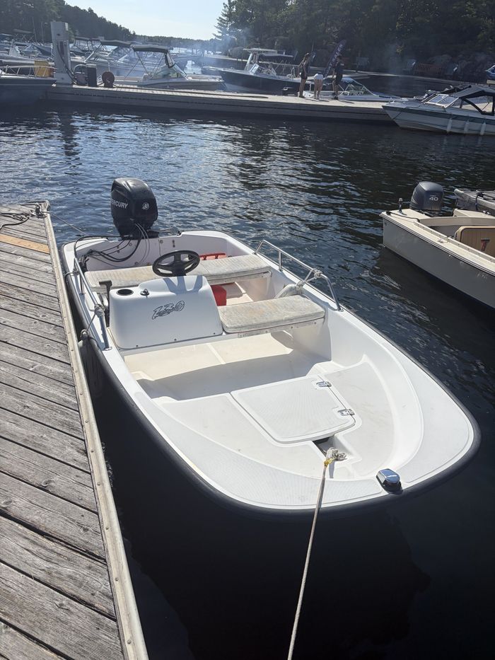 2002 Boston Whaler 130 Super Sport W/ 2008 Merc 40hp Engine Photo 5 of 6
