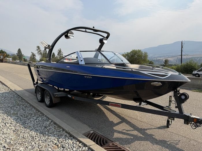 2008 Malibu Wakesetter VTX Photo 4 of 27