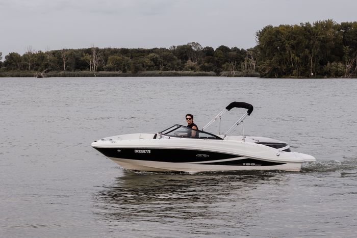 2012 Sea Ray 190 Sport Photo 2 of 27