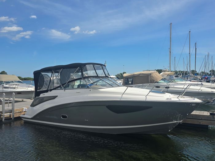 Regal 26 Express Cruiser 2017 Used Boat for Sale in Port Credit ...