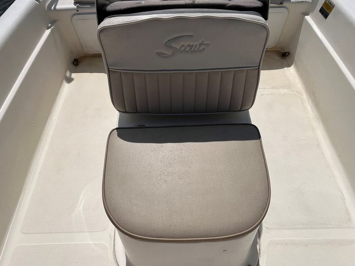 2004 Scout 145 SPORTFISH Photo 6 of 12