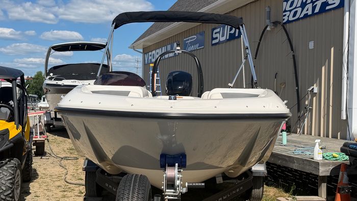 2022 Bayliner Element E18 Photo 3 of 10