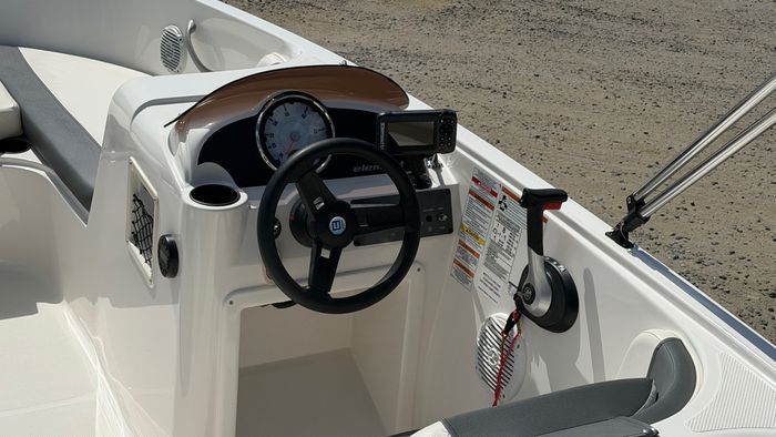 2022 Bayliner Element E18 Photo 6 of 10