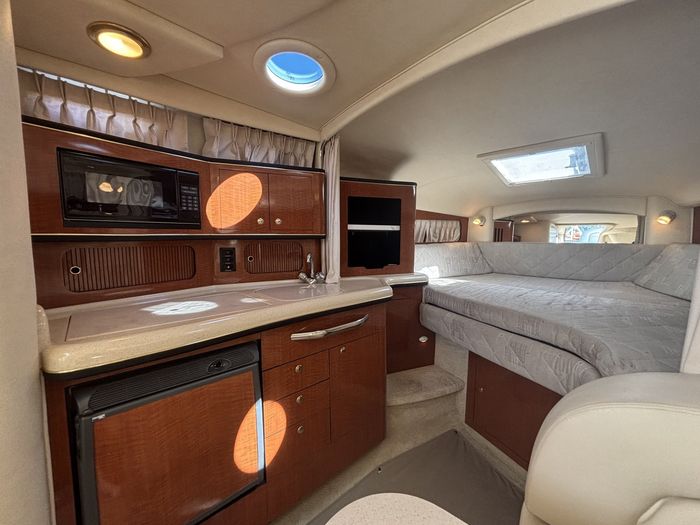 2002 Sea Ray 300 Sundancer Photo 18 of 29