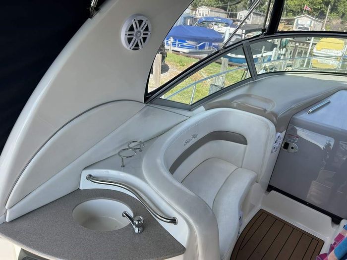 2005 Sea Ray 320 Sundancer Photo 8 of 21