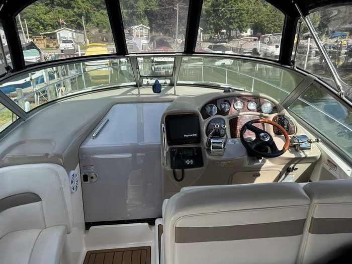 2005 Sea Ray 320 Sundancer Photo 6 of 21