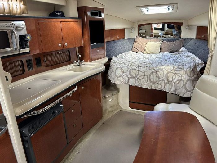 2005 Sea Ray 320 Sundancer Photo 14 of 21